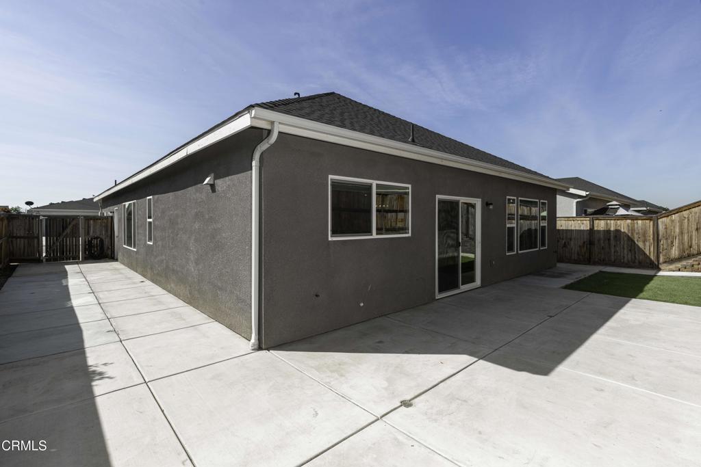 9634 Silver Falls Ln, Shafter, CA 93263