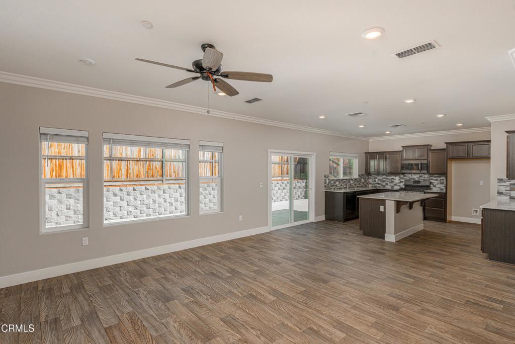 9634 Silver Falls Ln, Shafter, CA 93263