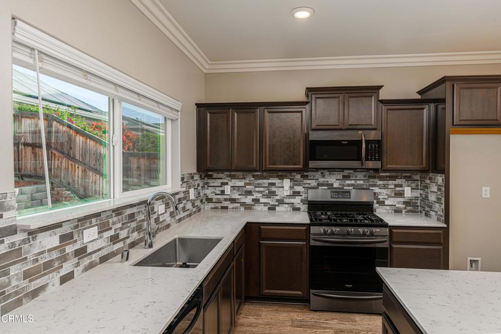 9634 Silver Falls Ln, Shafter, CA 93263