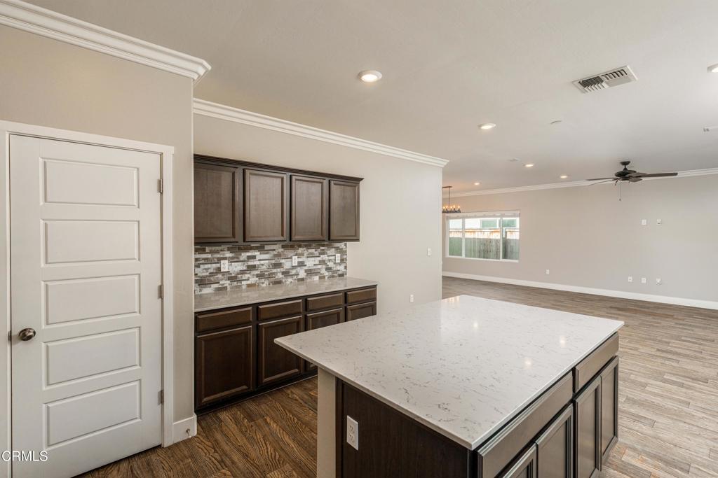 9634 Silver Falls Ln, Shafter, CA 93263