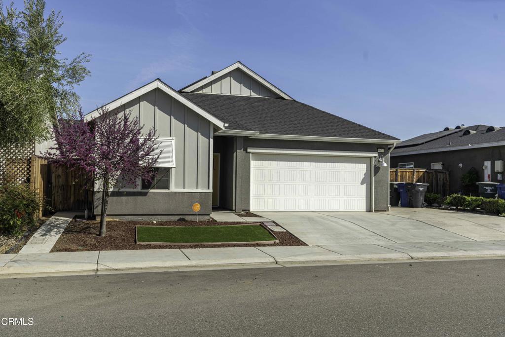9634 Silver Falls Ln, Shafter, CA 93263