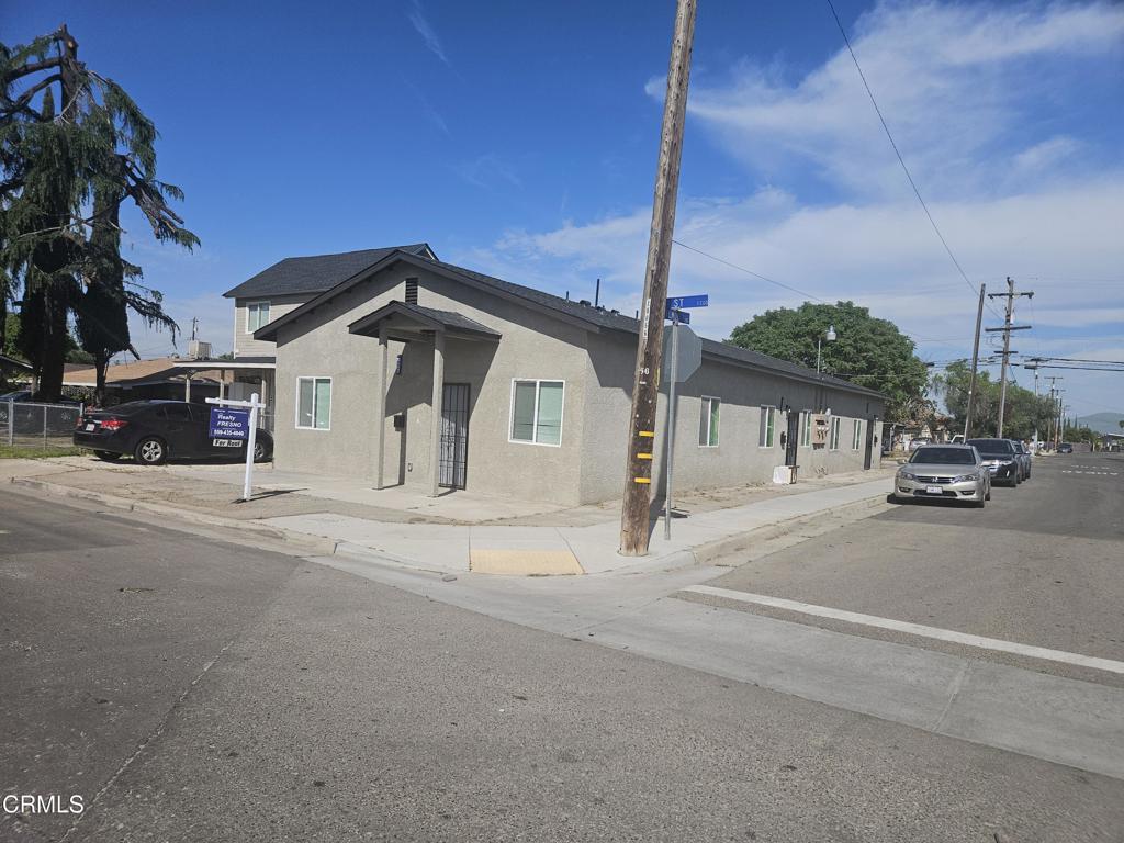 1240 J St, Sanger, CA 93657