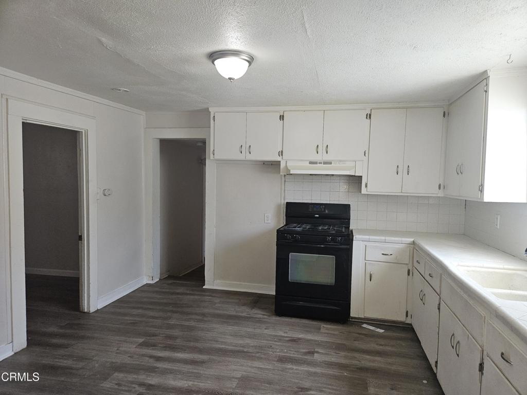 1240 J St, Sanger, CA 93657