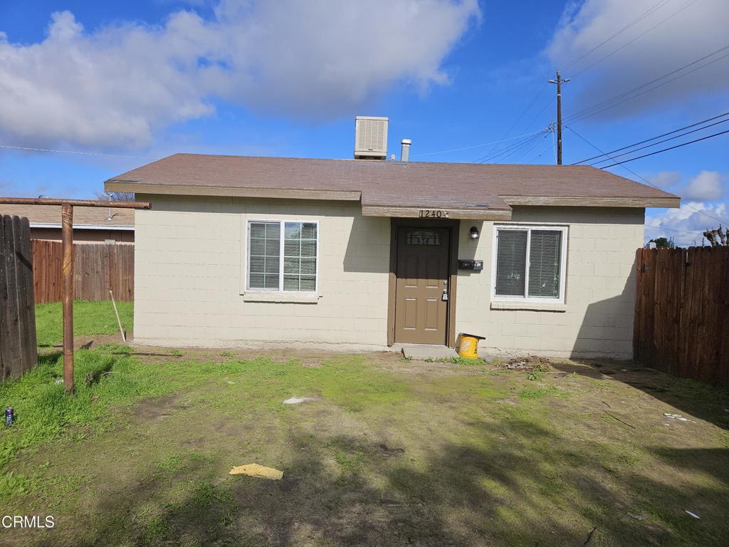 1240 J St, Sanger, CA 93657