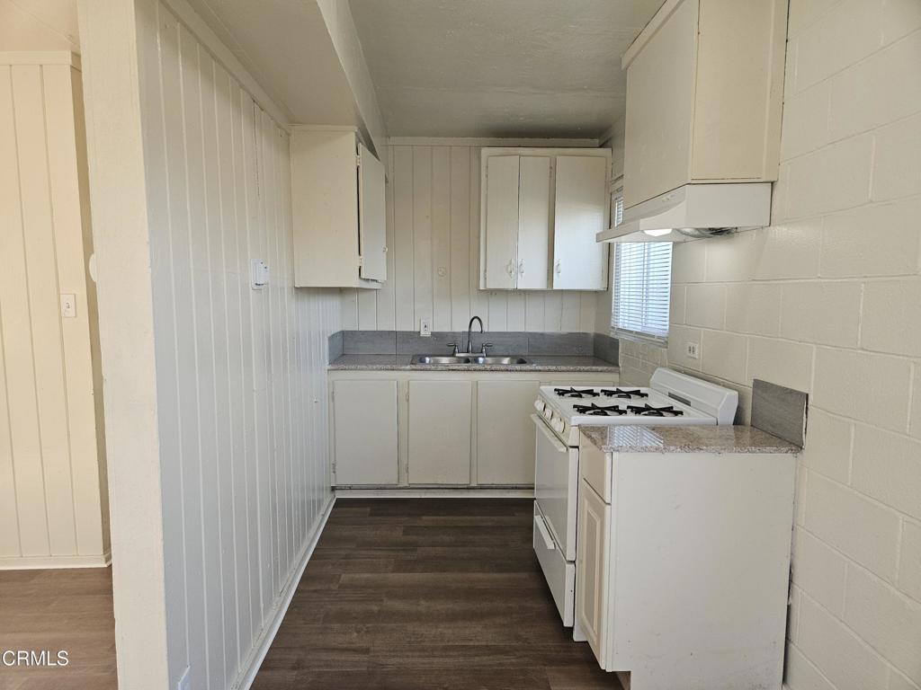 1240 J St, Sanger, CA 93657