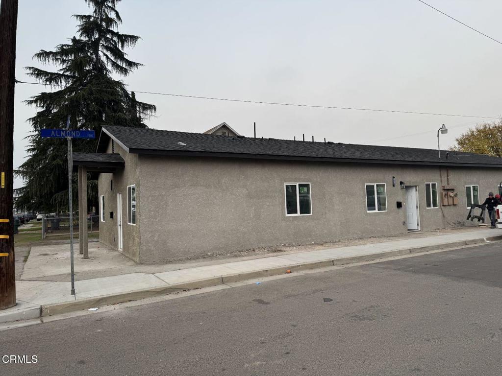 1240 J St, Sanger, CA 93657