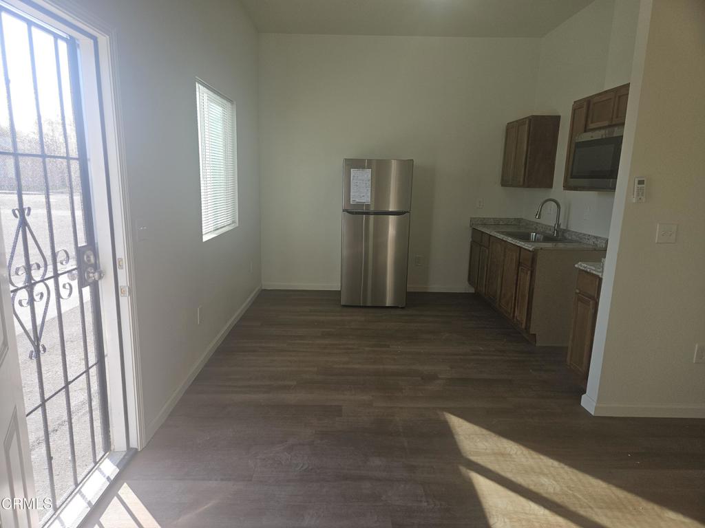 1240 J St, Sanger, CA 93657