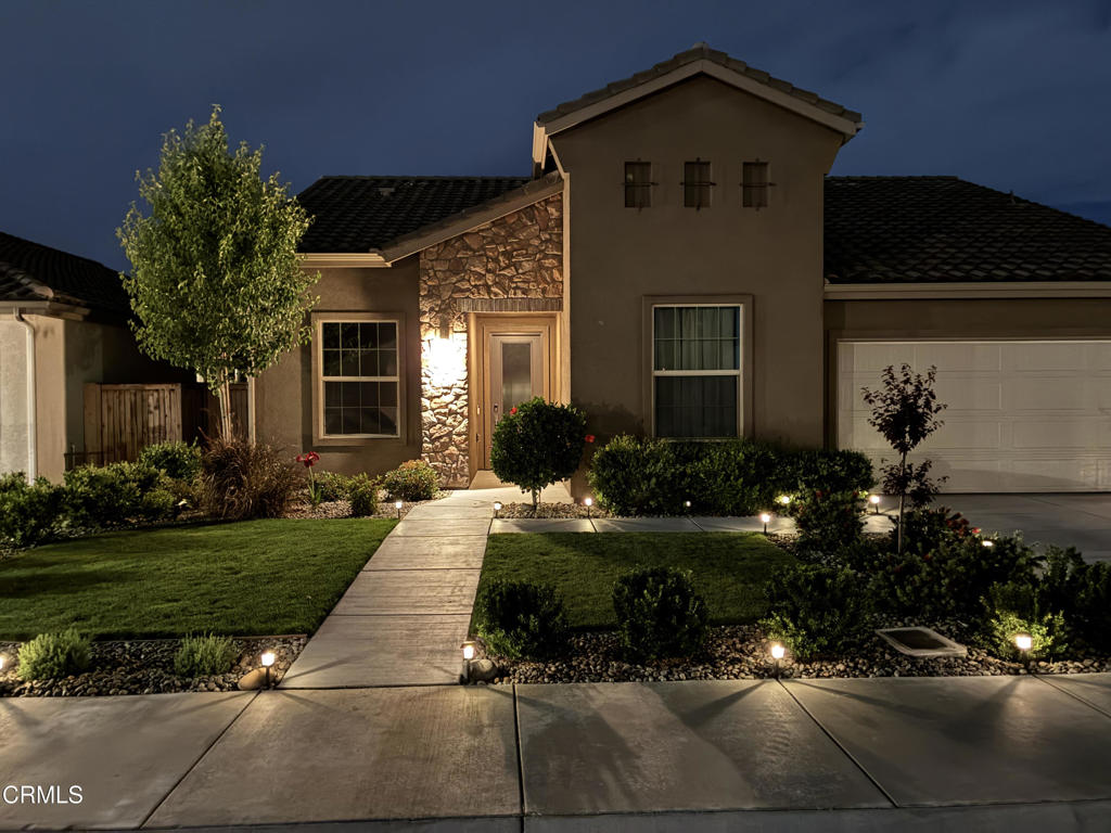 3317 Whispering Forest Ln, Shafter, CA 93263