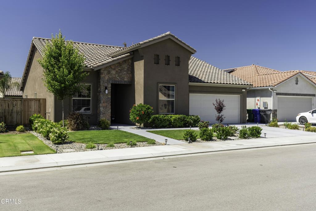 3317 Whispering Forest Ln, Shafter, CA 93263