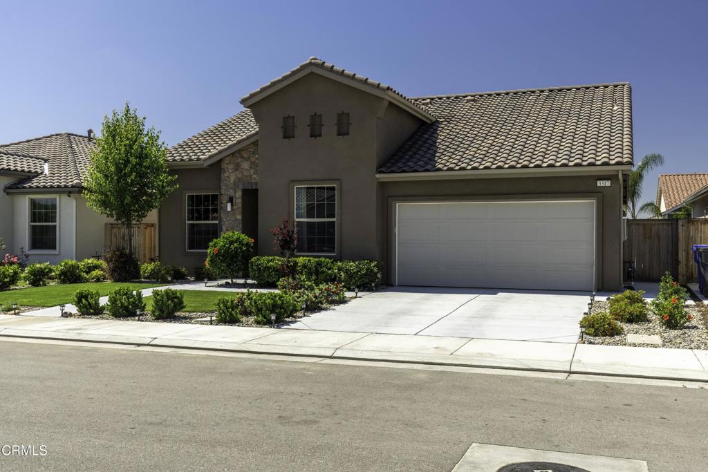 3317 Whispering Forest Ln, Shafter, CA 93263
