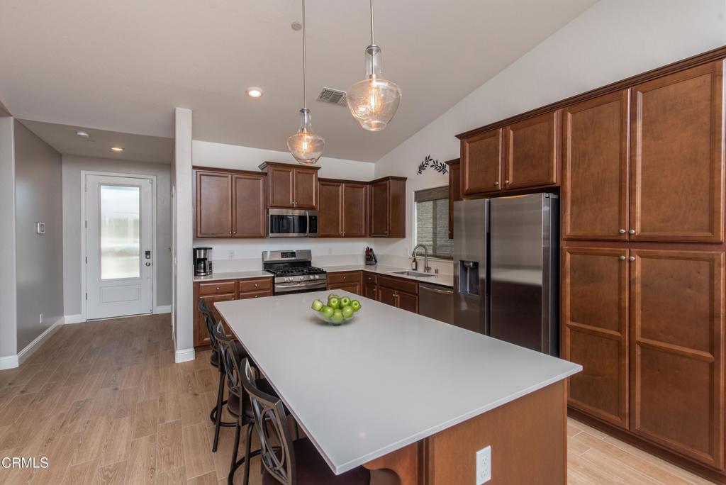 3317 Whispering Forest Ln, Shafter, CA 93263