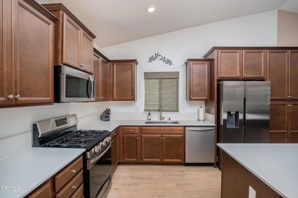 3317 Whispering Forest Ln, Shafter, CA 93263