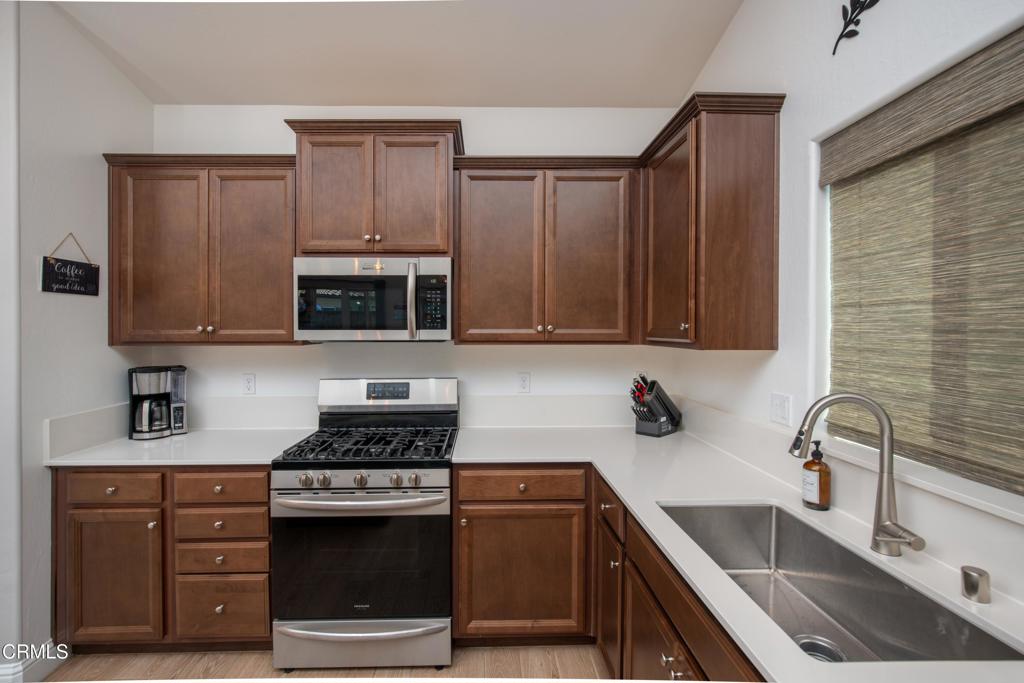 3317 Whispering Forest Ln, Shafter, CA 93263