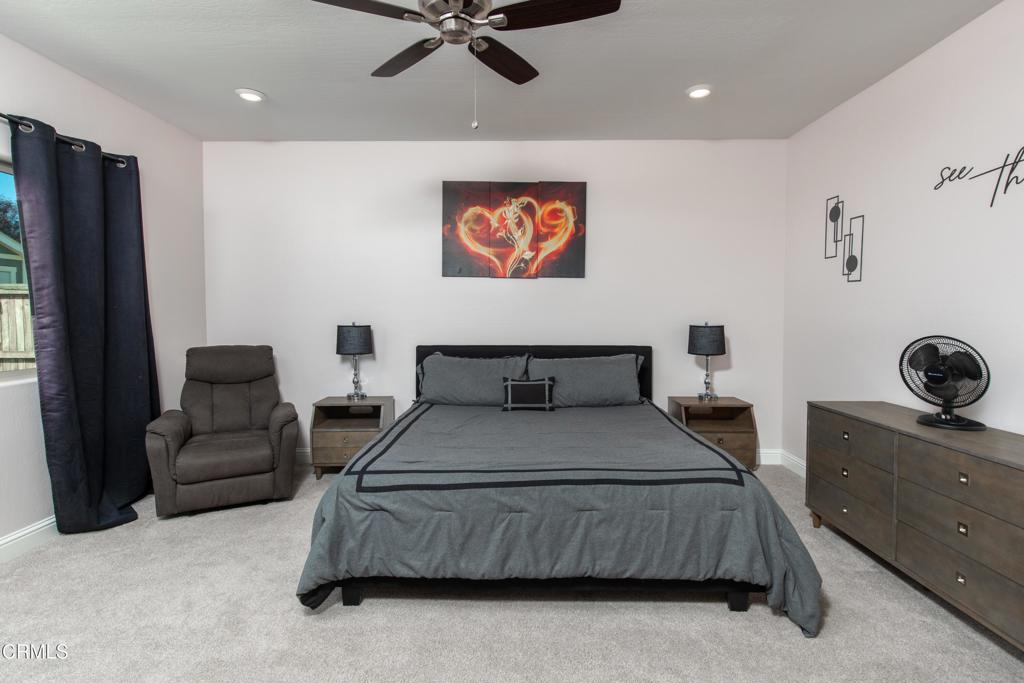 3317 Whispering Forest Ln, Shafter, CA 93263