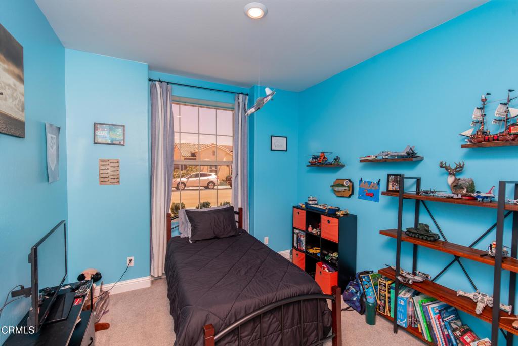 3317 Whispering Forest Ln, Shafter, CA 93263