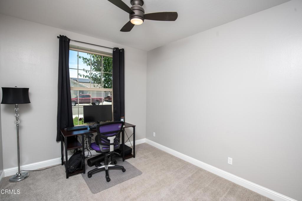 3317 Whispering Forest Ln, Shafter, CA 93263