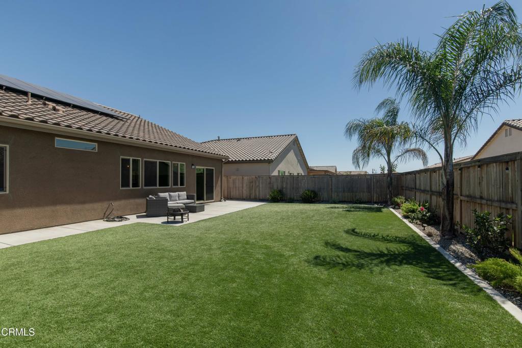 3317 Whispering Forest Ln, Shafter, CA 93263