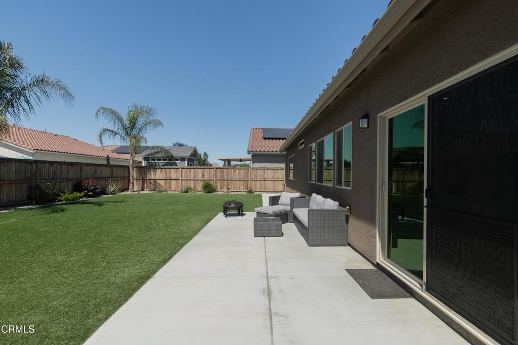 3317 Whispering Forest Ln, Shafter, CA 93263