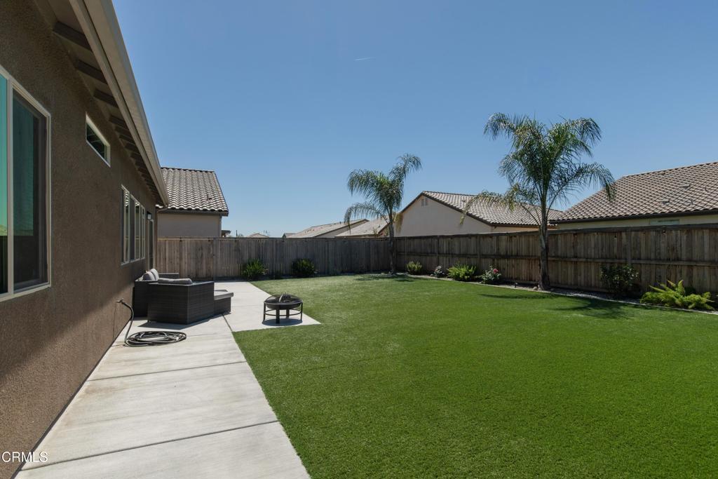 3317 Whispering Forest Ln, Shafter, CA 93263