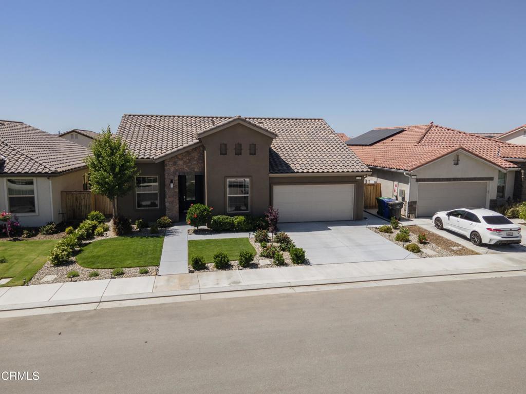 3317 Whispering Forest Ln, Shafter, CA 93263