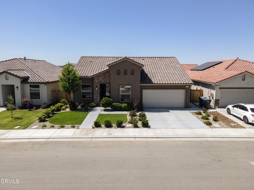 3317 Whispering Forest Ln, Shafter, CA 93263