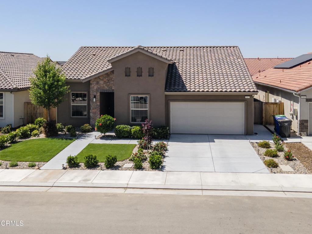 3317 Whispering Forest Ln, Shafter, CA 93263