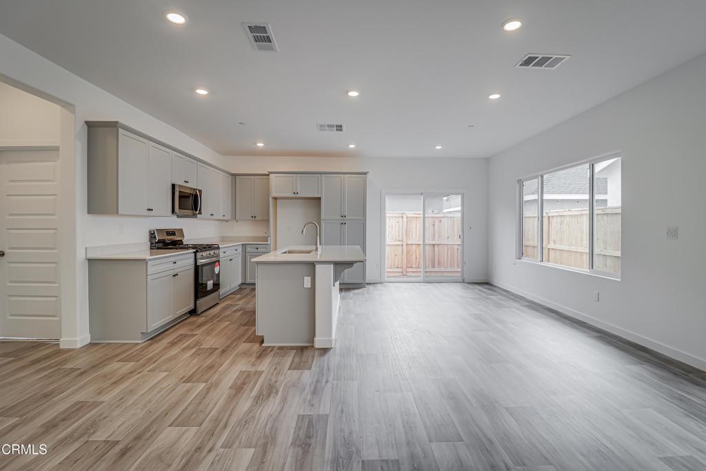 9627 Maple Terrace Ln, Shafter, CA 93263