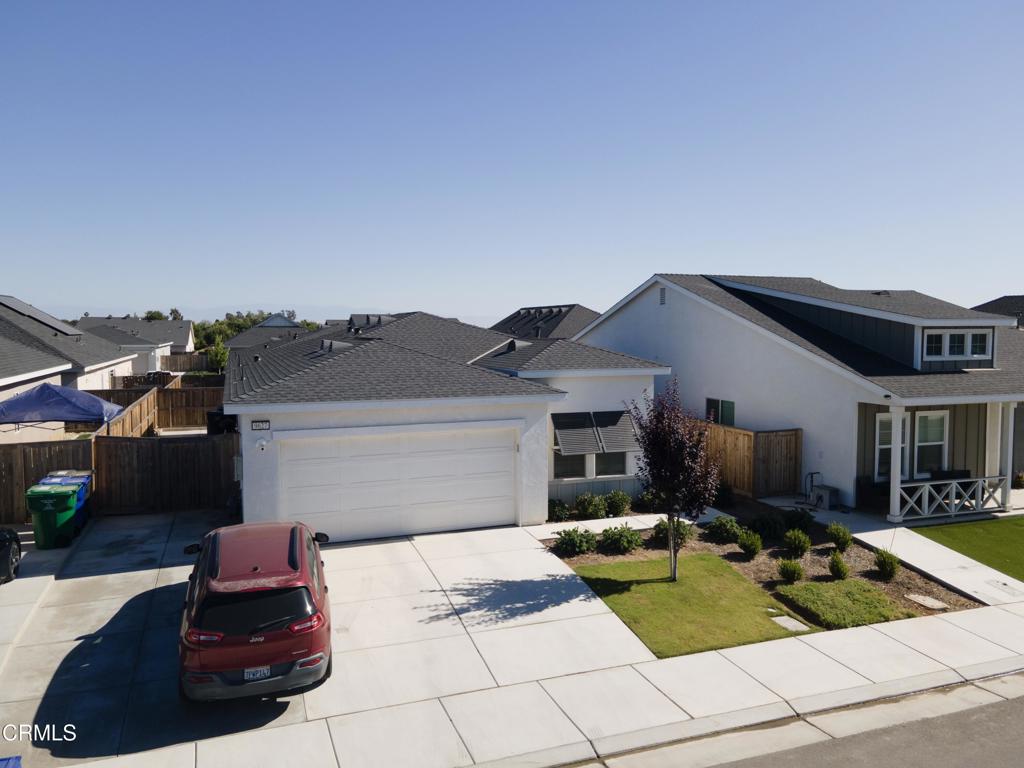 9627 Maple Terrace Ln, Shafter, CA 93263