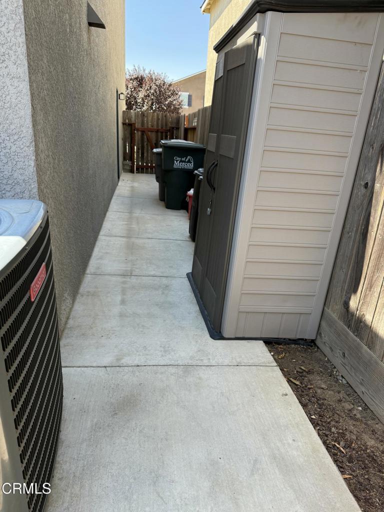 594 Granada Ct, Merced, CA 95341