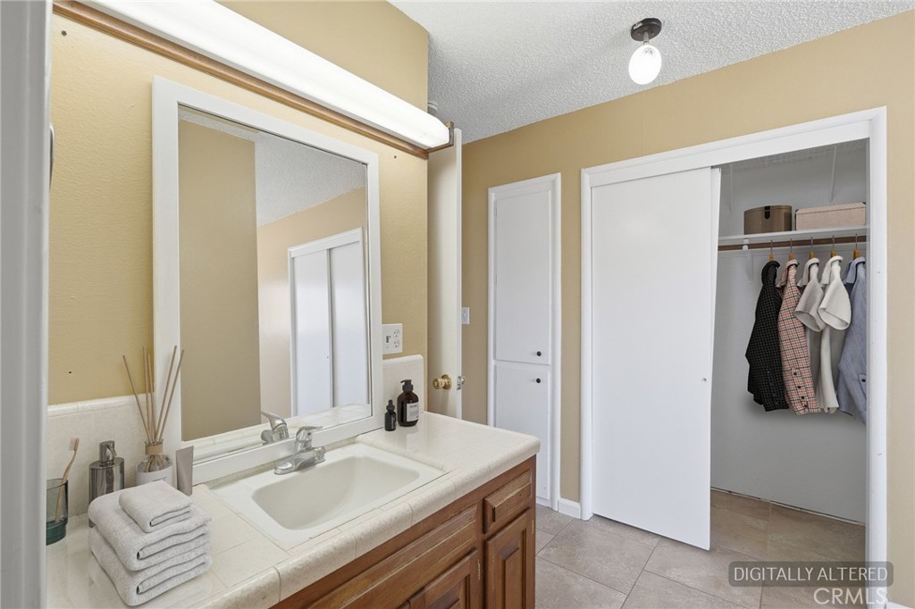 2234 Carter Way, Hanford, CA 93230