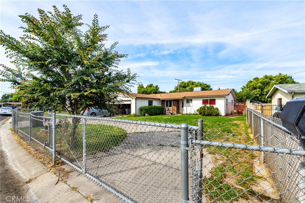 2615 N Quail Dr, Visalia, CA 93291