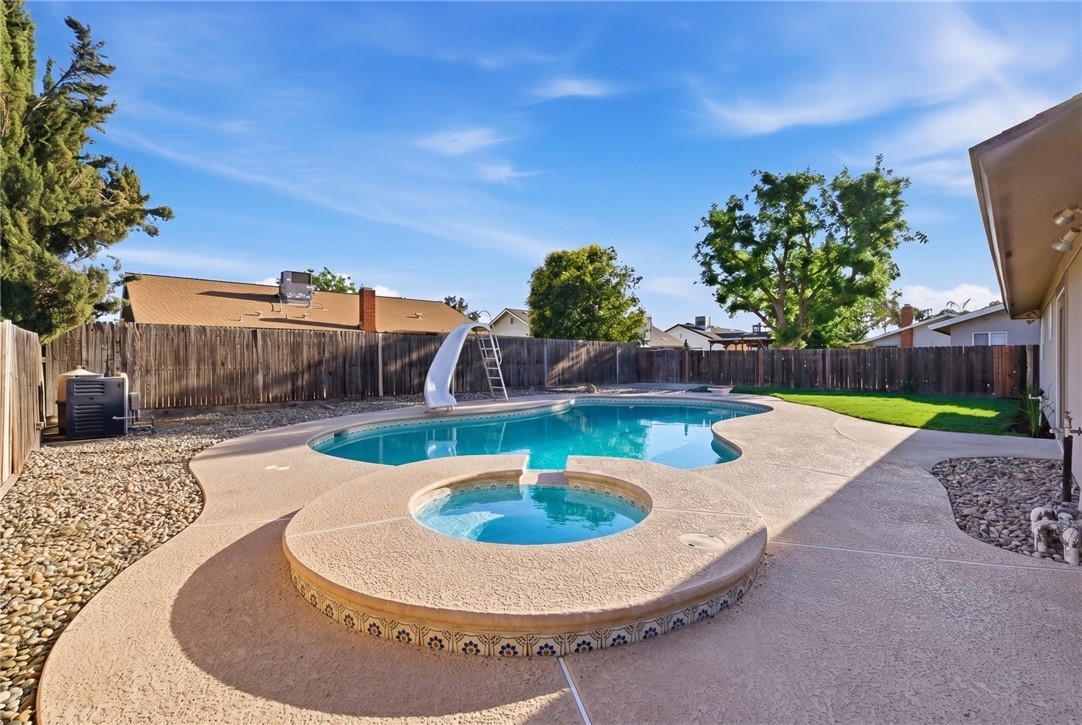 931 Orangewood Ct, Lemoore, CA 93245