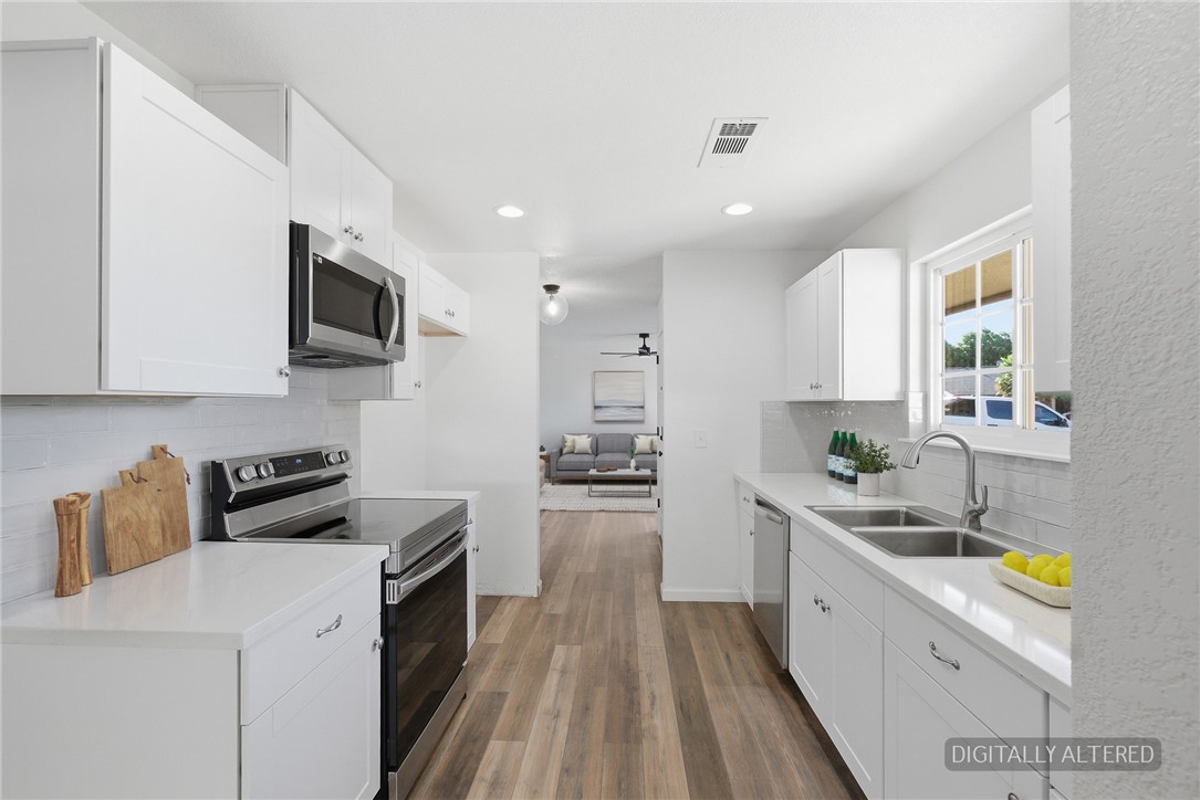931 Orangewood Ct, Lemoore, CA 93245
