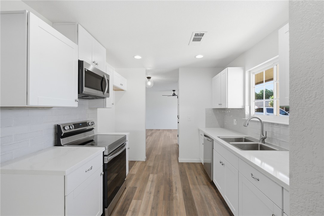 931 Orangewood Ct, Lemoore, CA 93245