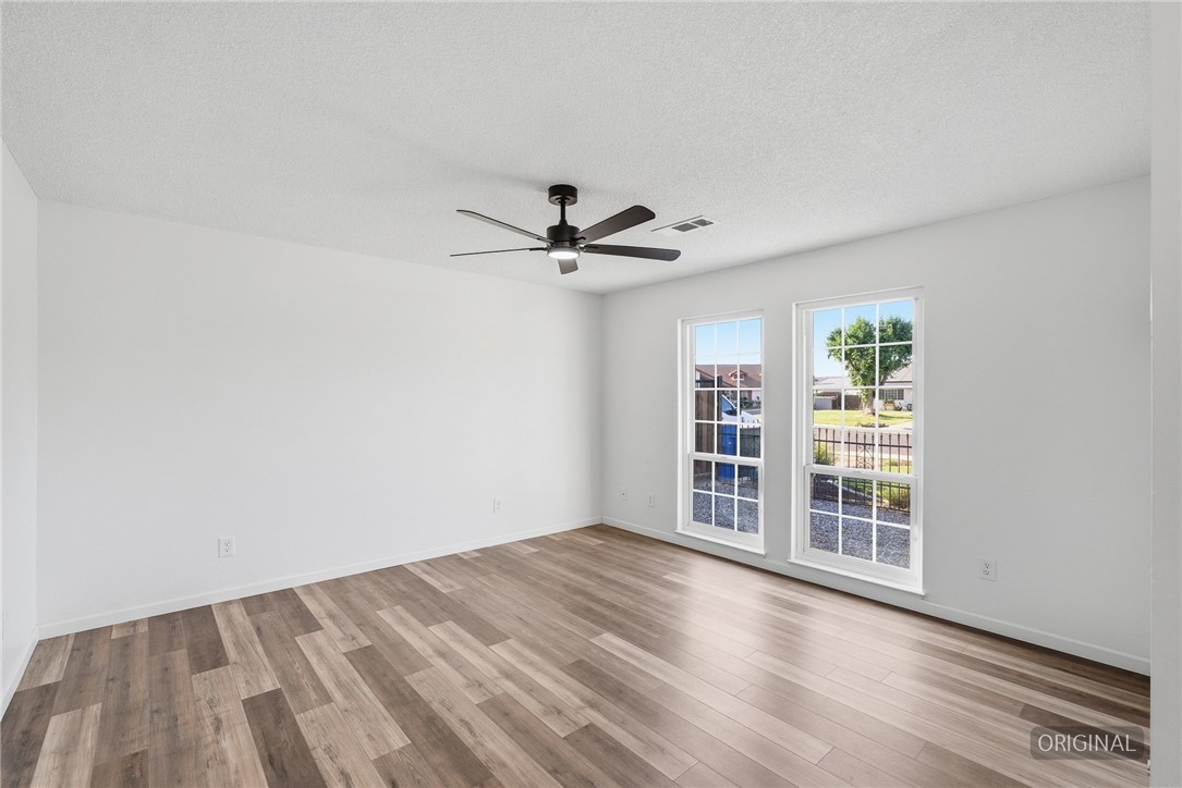 931 Orangewood Ct, Lemoore, CA 93245