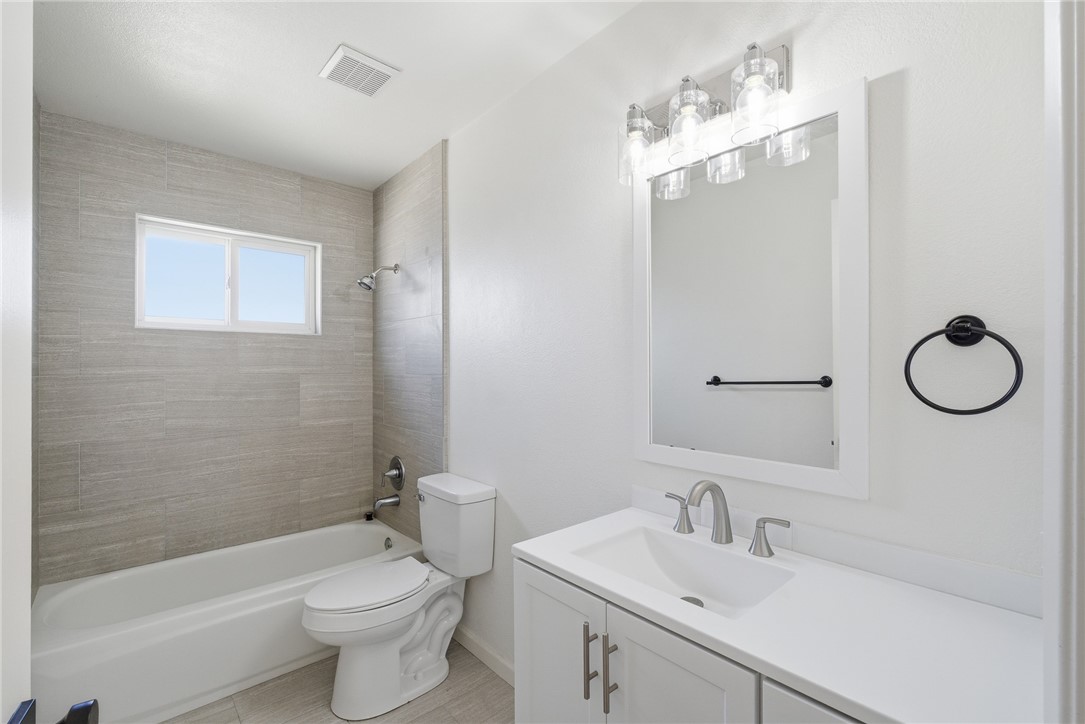 931 Orangewood Ct, Lemoore, CA 93245