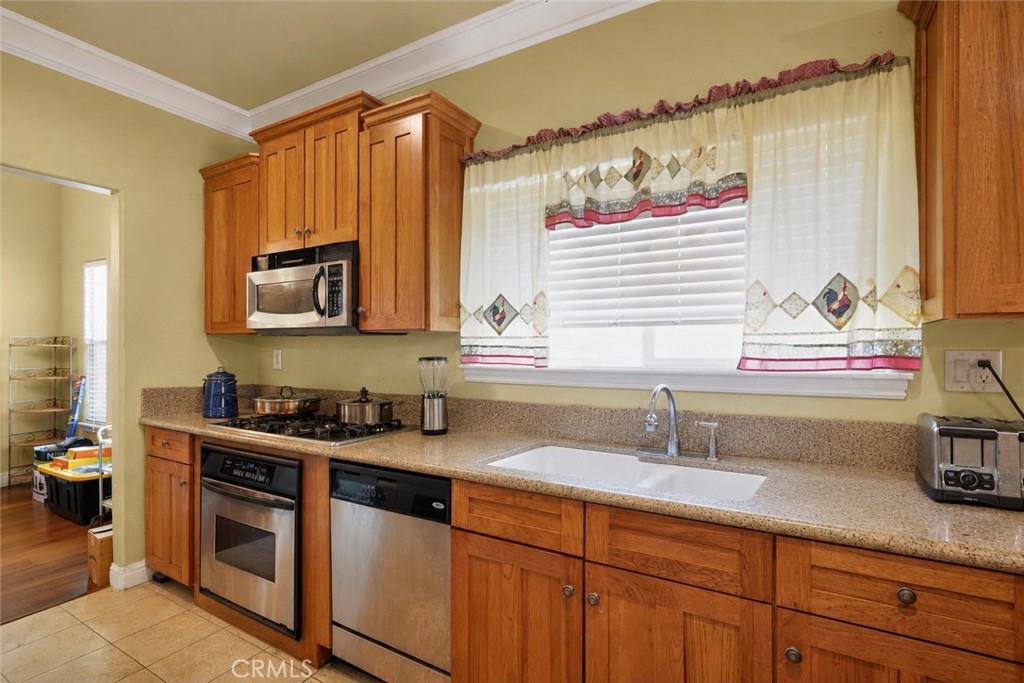 82 N Wathen, Sanger, CA 93657