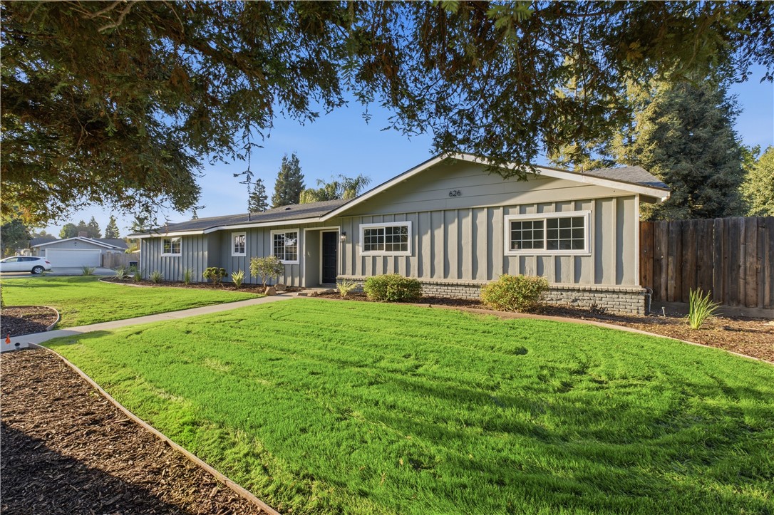 626 W Dorothea, Visalia, CA 93277