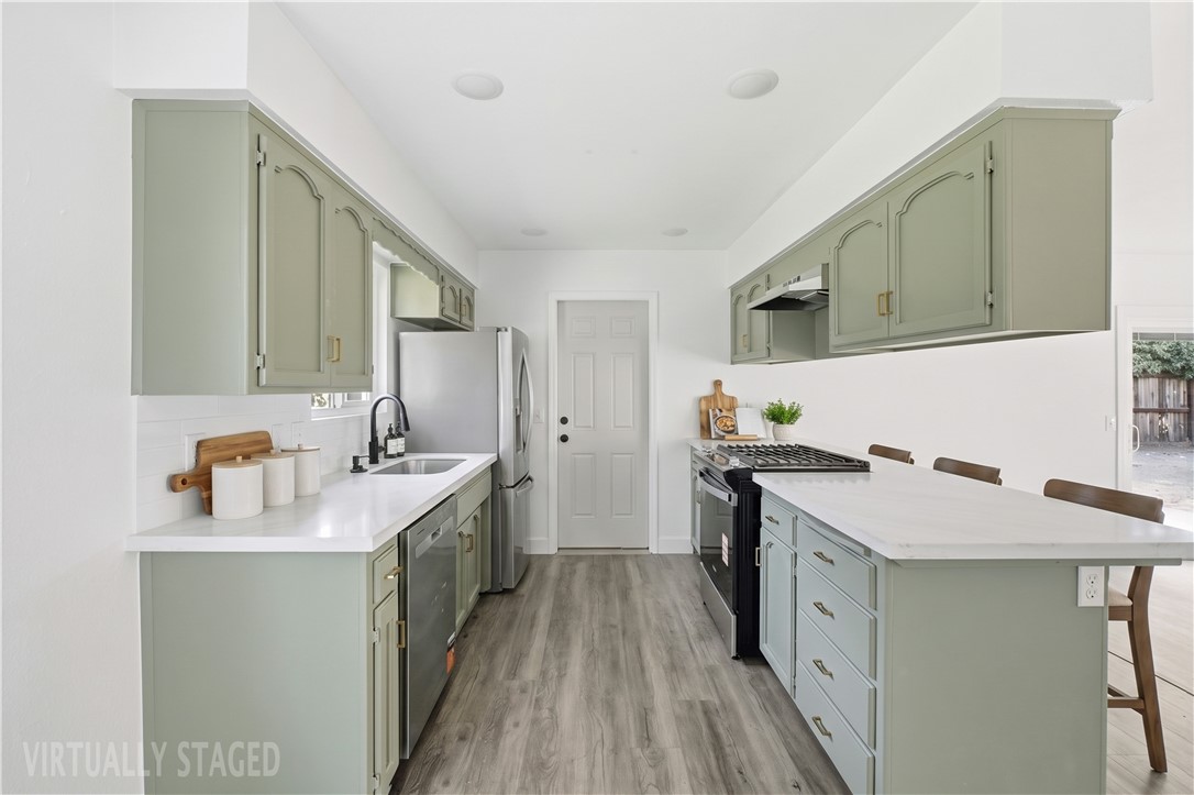 626 W Dorothea, Visalia, CA 93277