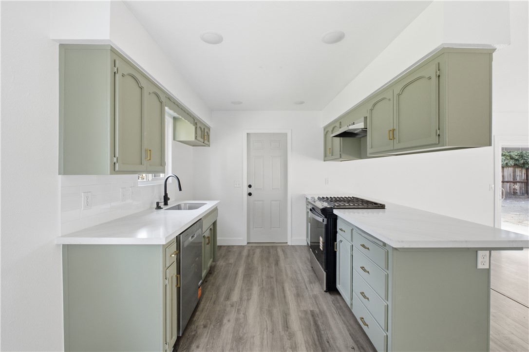 626 W Dorothea, Visalia, CA 93277
