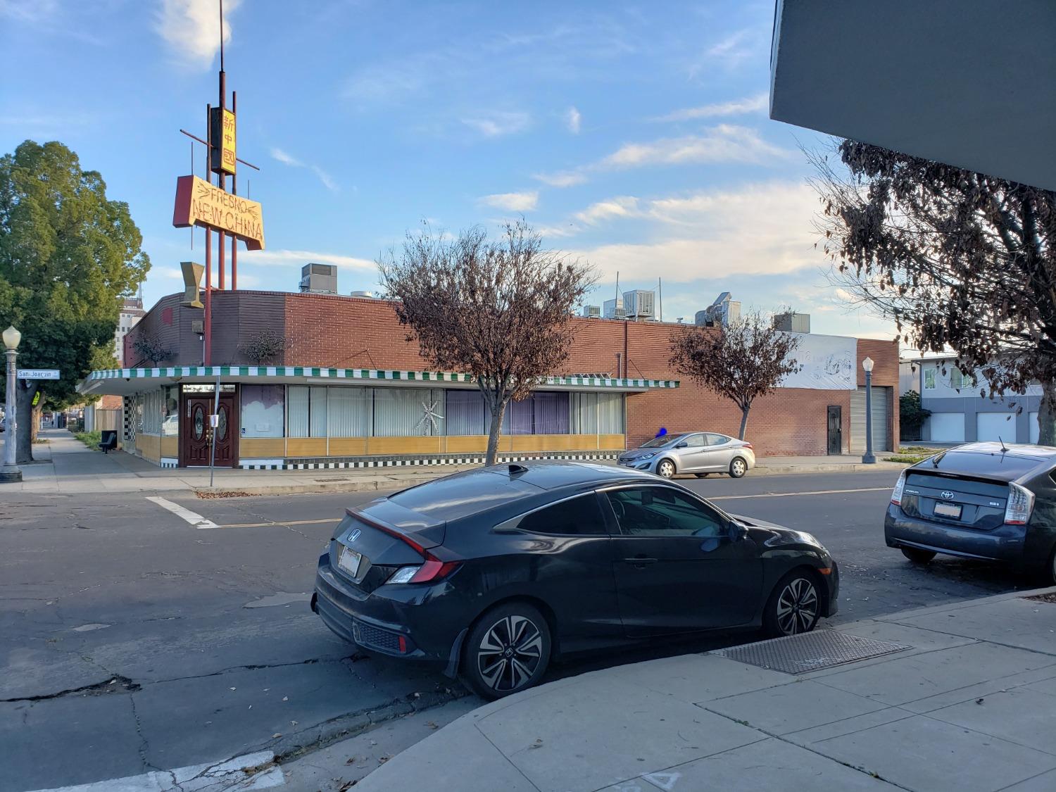 1663 Fulton St, Fresno, CA 93721