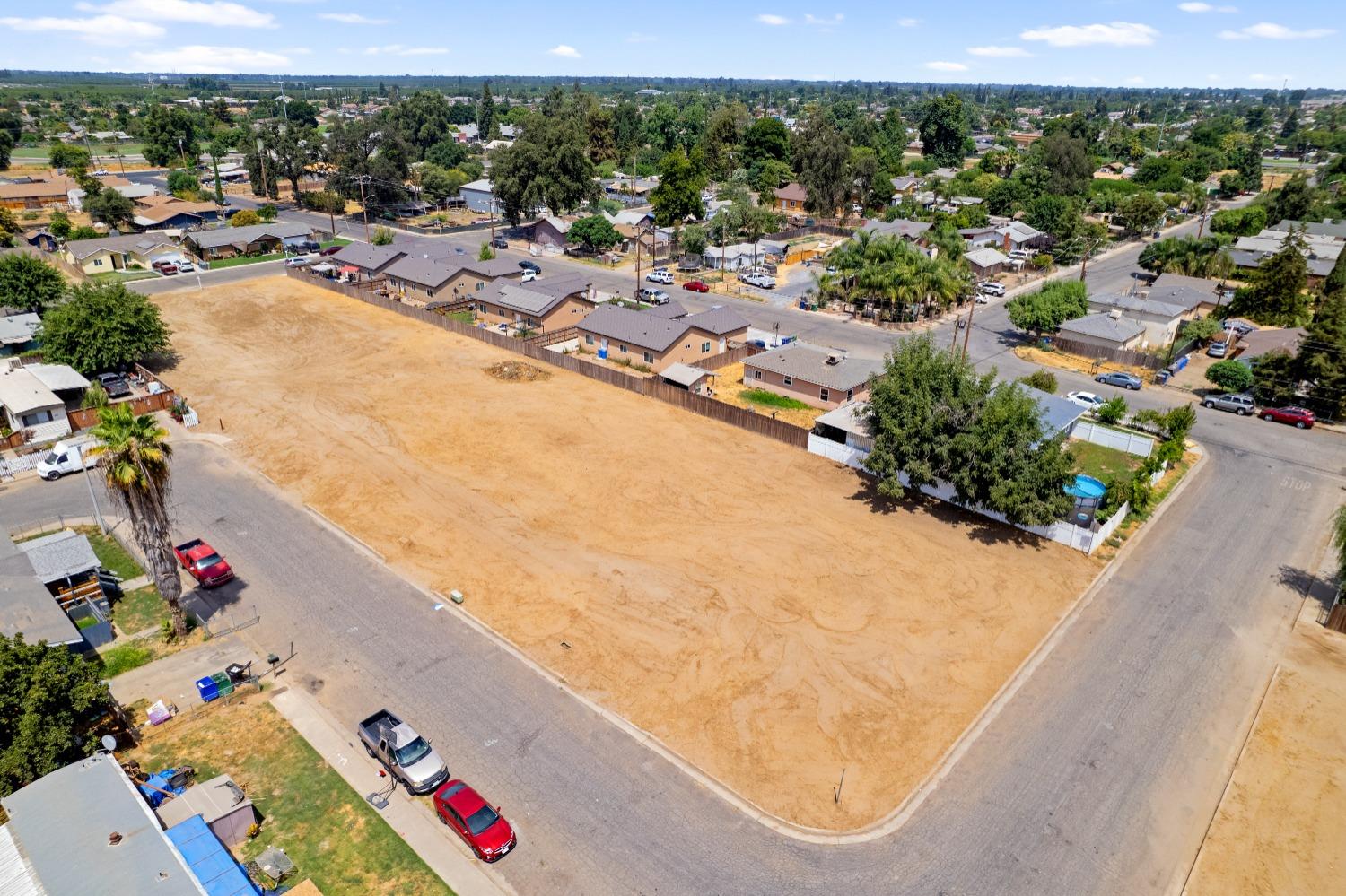 528 S Camelia Ave, Farmersville, CA 93223