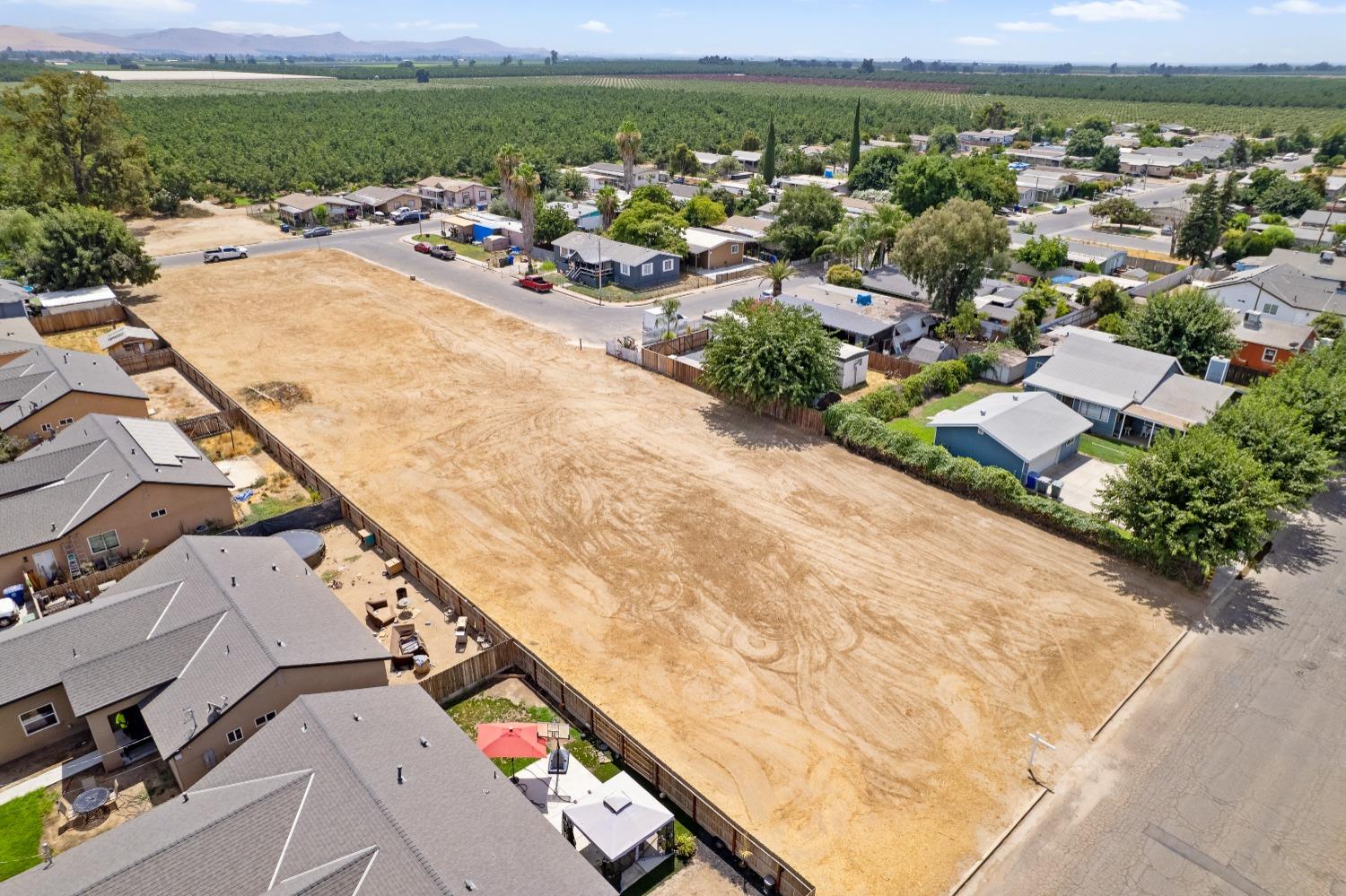 528 S Camelia Ave, Farmersville, CA 93223