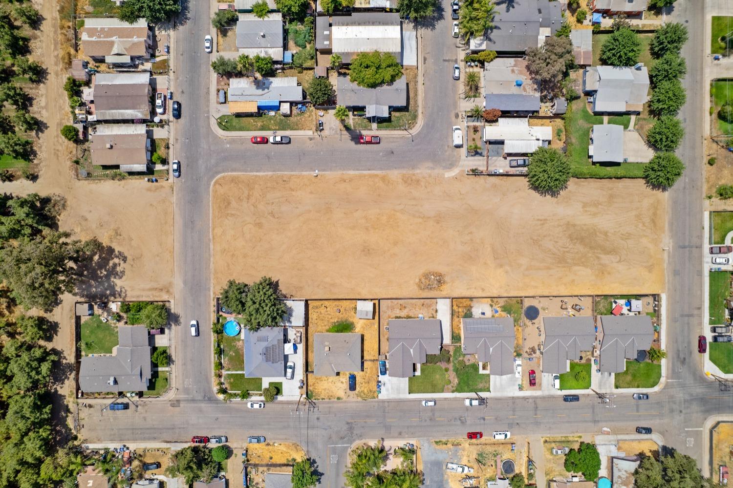 528 S Camelia Ave, Farmersville, CA 93223