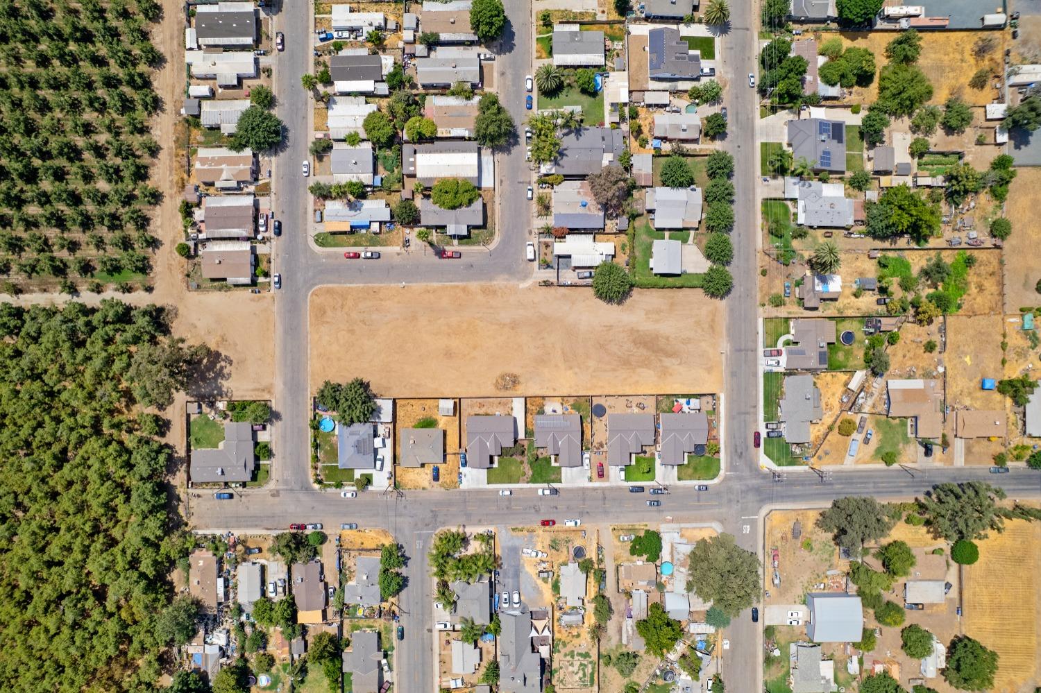 528 S Camelia Ave, Farmersville, CA 93223