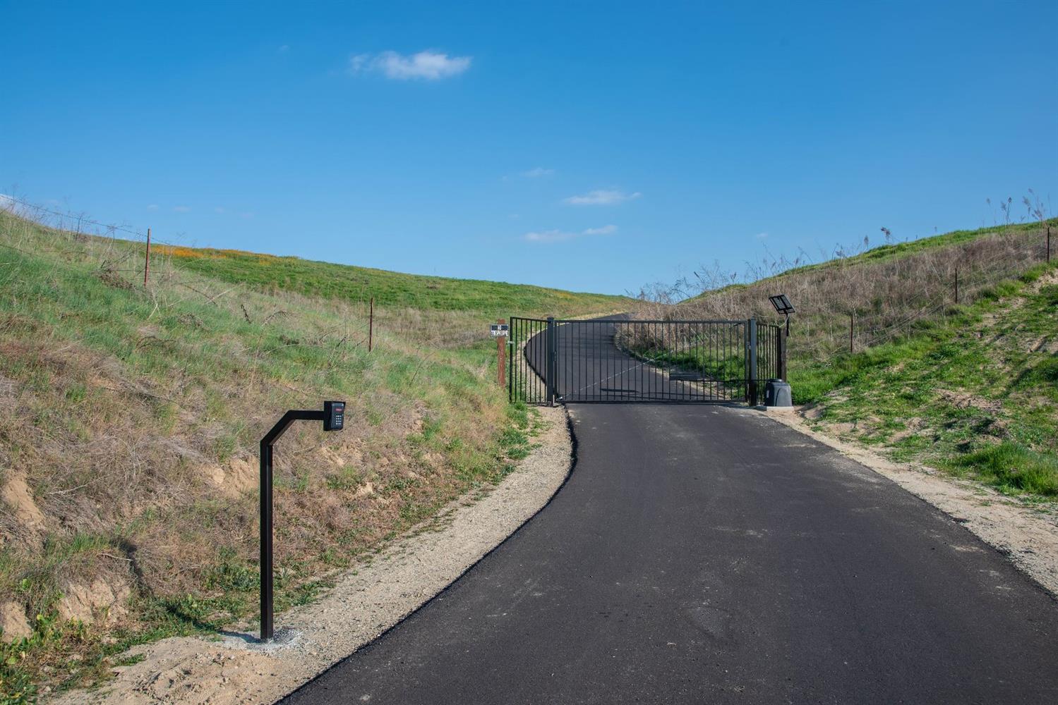 12919 Friant Rd, Clovis, CA 93611