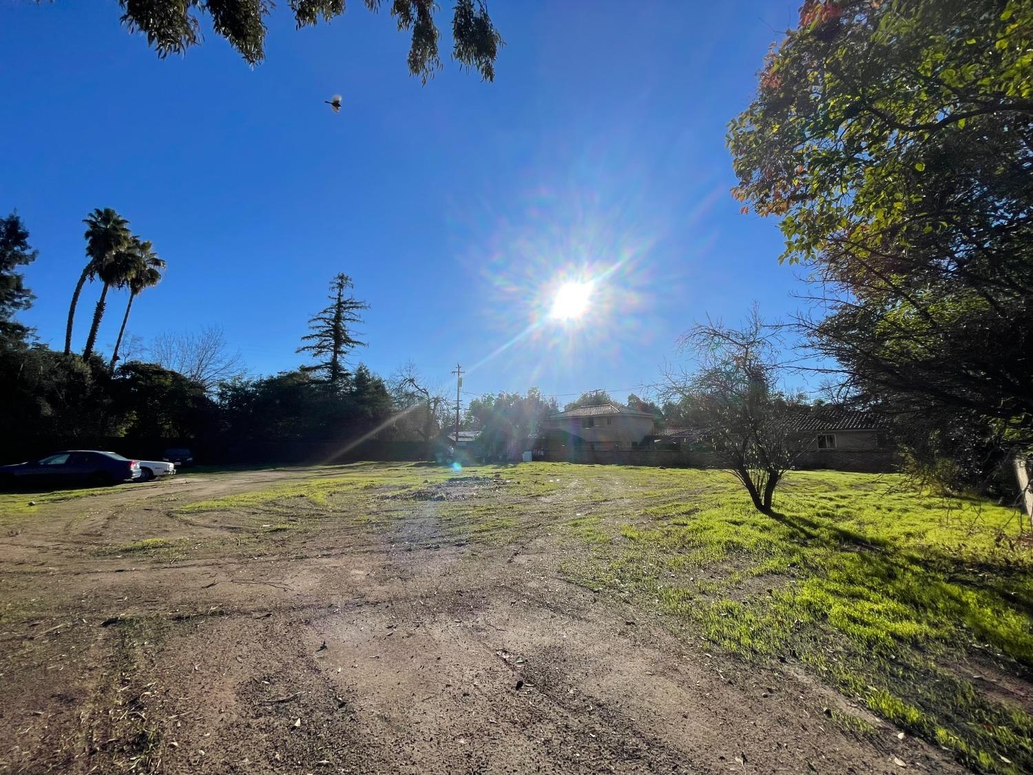 1 Palm Ave, Fresno, CA 93704