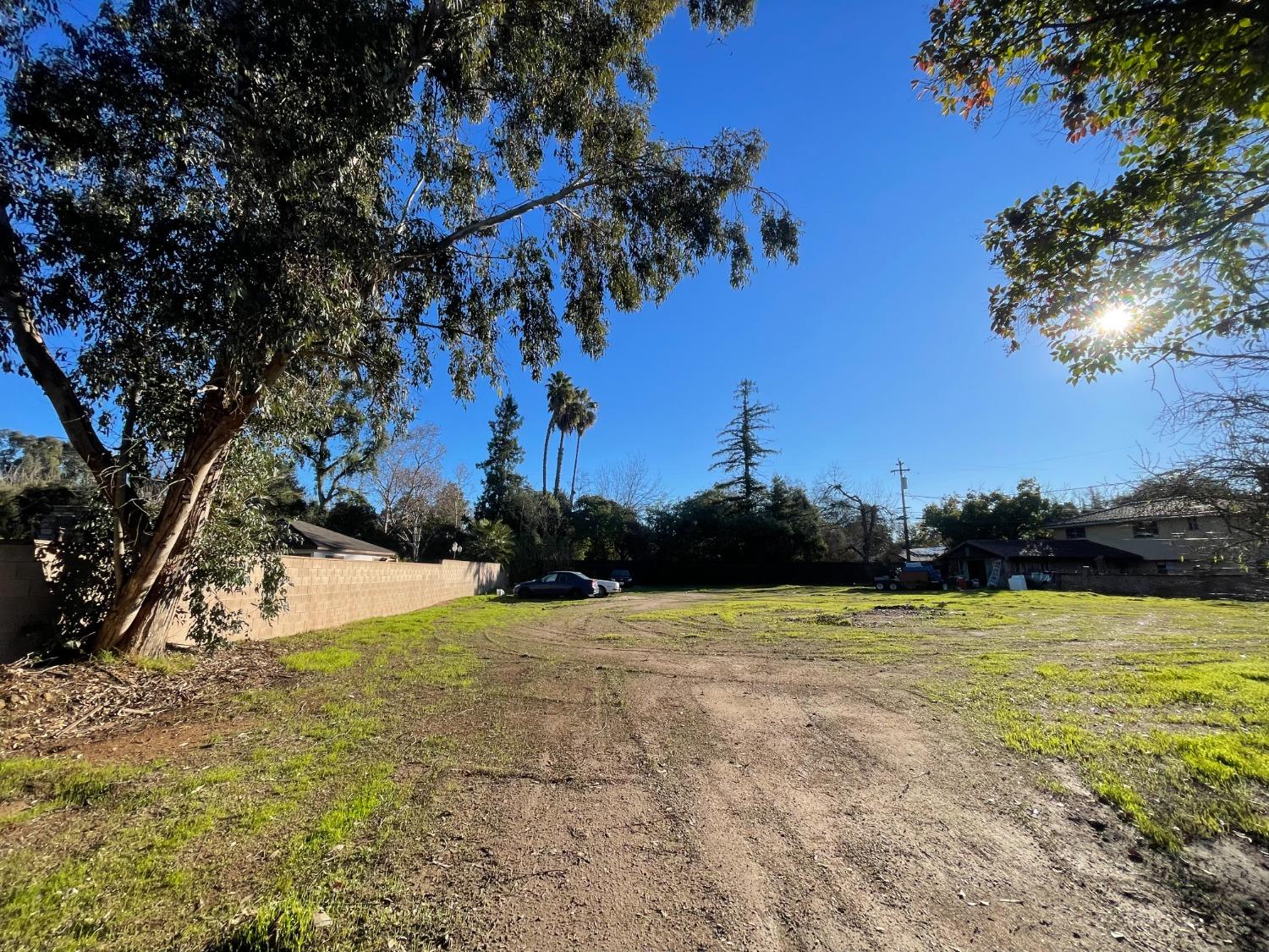 1 Palm Ave, Fresno, CA 93704