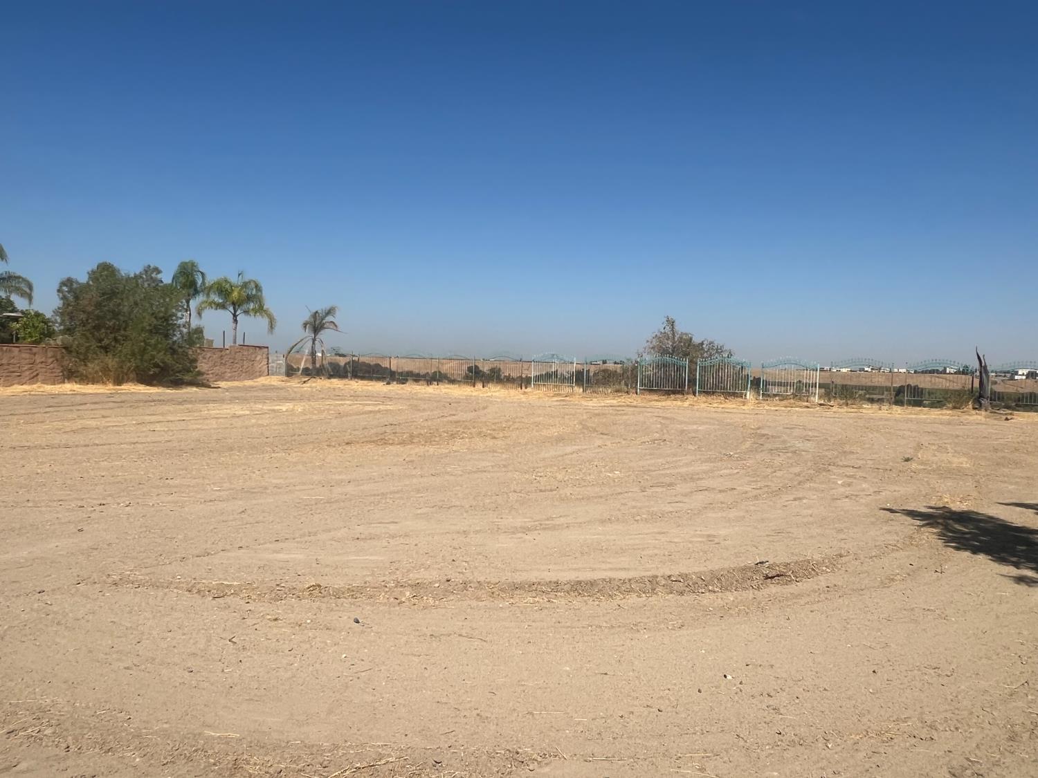 204 W Bluff Ave, Fresno, CA 93711