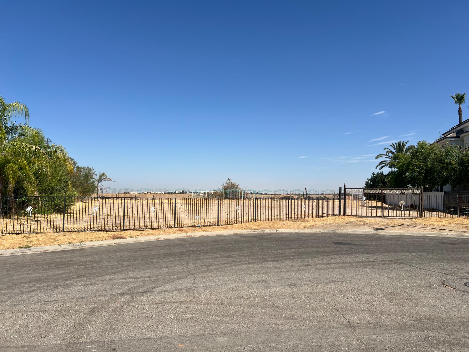 204 W Bluff Ave, Fresno, CA 93711